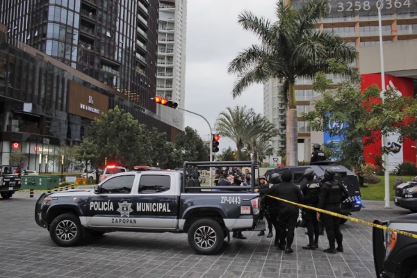 Balacera en el centro comercial de Plaza Andares deja dos personas fallecidas