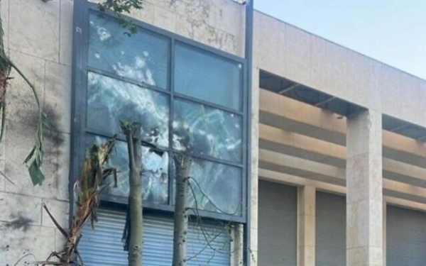 Daños causados ​​a la casa del primer ministro Benjamin Netanyahu en Cesarea en un ataque con drones de Hezbolá el 19 de octubre de 2024.