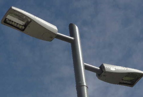 El especialista en el tema señaló que LEDs sí permiten ahorrar energía, pero no sirven para alumbrado público ya que iluminan con un “efecto cebra”. (Especial)