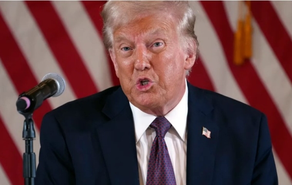 Donald Trump enfrenta primera derrota en intento de quitar ciudadanía a hijos de indocumentados.
