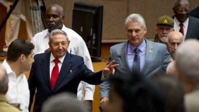 Raúl Castro y Díaz-Canel en la sesión de la Asamblea Nacional en La Habana, Cuba, 18 de abril de 2018.