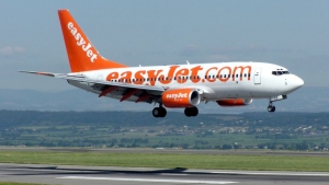 Un avión similar de EasyJet debió ser evacuado luego de una broma de mal gusto de uno de sus pasajeros.