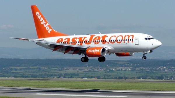 Un avión similar de EasyJet debió ser evacuado luego de una broma de mal gusto de uno de sus pasajeros.