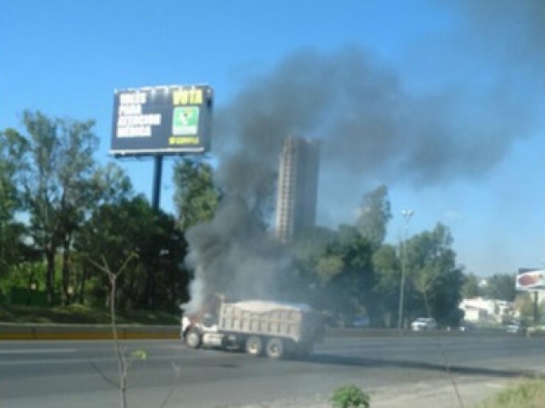 Narcobloqueos: Reportan incendios de vehículos en varios puntos de la ZMG