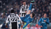 Cristiano Ronaldo convierte un gol de chilena contra la Juventus. Turín (Italia), 3 de abril de 2018.