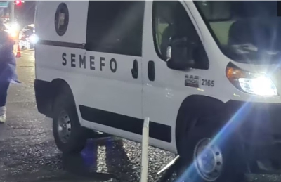 Criminales dejan un ataúd con joven asesinado frente a la casa de su madre