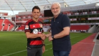 Oficial: Chicharito jugará con el Bayer Leverkusen