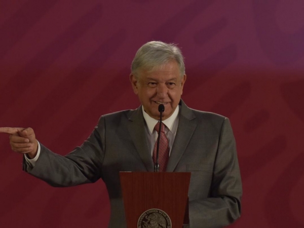 El presidente criticó a los diputados que anunciaron una acción de inconstitucionalidad contra la reducción de salarios pero dijo que están en su derecho.