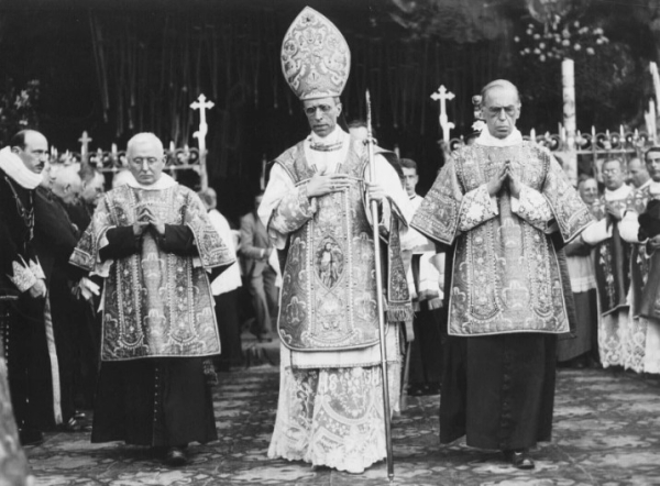 Fotografía de archivo sin fecha del Papa Pío XII.