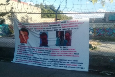 Una manta fue colocada en un terreno situado a un costado de la delegación estatal de la Procuraduría General de la República (PGR), en Avenida 16 de Septiembre.