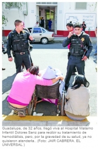 Hospital deja morir a mujer en la calle