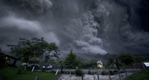 Más de 150 evacuados por la erupción del Volcán de Colima