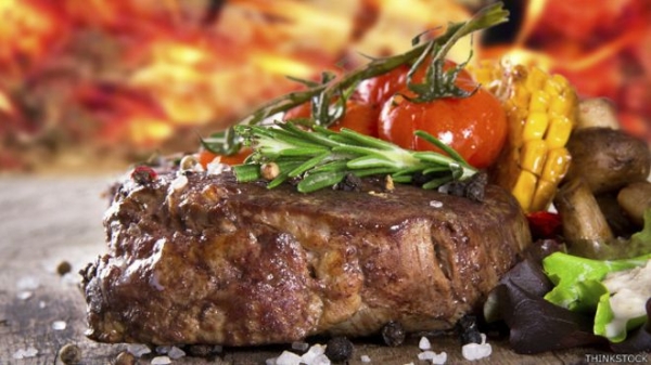 En el sur de Estados Unidos, hacer carne a la barbacoa implica ahumarla lentamente.