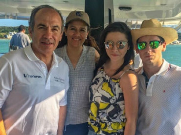 Giselle Mouriño, hija de Carlos Mouriño, publicó una fotografía a bordo del yate de lujo &#039;El Delfín&#039;.