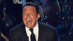 Luis Miguel canta unos minutos y cancela concierto en el Auditorio