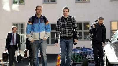 Peter Sunde (i) llega a laCorte de Apelación de Svea en Estocolmo en 2010