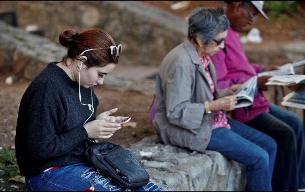 Todos los mensajes enviados a un contacto que te ha bloqueado se quedan con una sola palomita.