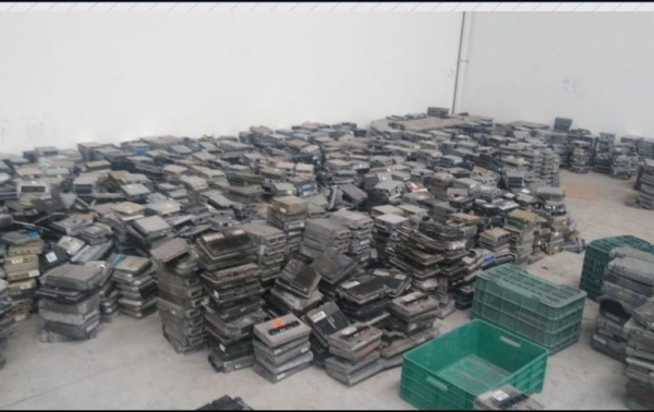 Las computadoras aseguradas se encontraban en una bodega que pudo ser cateada después de que dos ciudadanos afectados interpusieran las respectivas denuncias.