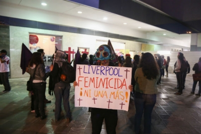 Protestas afuera del Liverpool Perisur tras muerte de una empleada. Foto: Cuartoscuro.