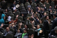 Ceden diputados a presión de televisoras; cambian ley de derechos infantiles