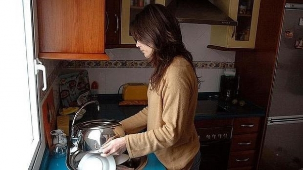 Una mujer italiana se enfrenta a seis años de cárcel por no realizar suficientes tareas domésticas en su casa