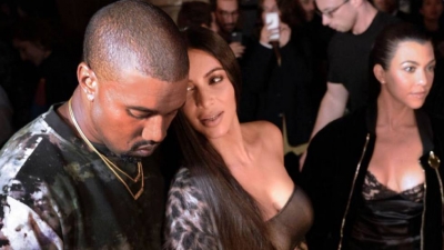 Kanye West con su esposa Kim Kardashian, este 29 de septiembre
