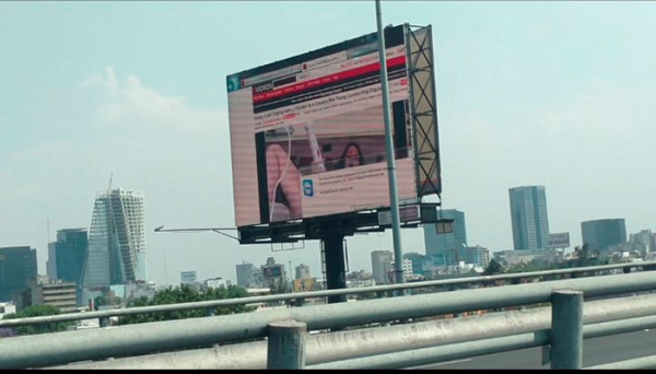 El espectacular con pornografía en Periférico.