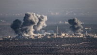 Humo tras un ataque aéreo de las fuerzas gubernamentales de Siria, Majdaliya, provincia de Idlib, el 28 de noviembre de 2024