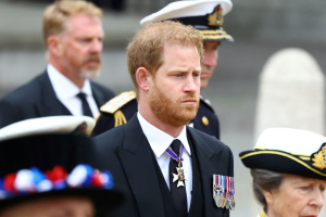Príncipe Harry durante los actos fúnebres de su abuela, la reina Isabel II.