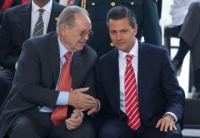 El empresario Olegario Vázquez Raña y el presidente Enrique Peña Nieto.