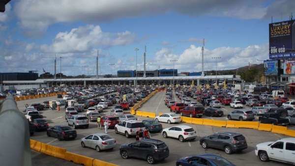 En un día normal en el cruce fronterizo