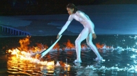 La atleta australiana fue la encargada de encender el pebetero en Sidney, con un atuendo que luego quedó envuelto en el misterio. 
