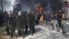 En foto, un grupo de policías avanza hacia los manifestantes, este sábado en París. En vídeo, imágenes de la manifestación.