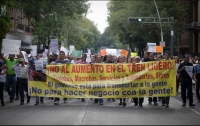 En la protesta, la presencia de carteles y pancartas, así como cánticos como &quot;¡fuera, Alfaro!&quot;, no se hicieron esperar.