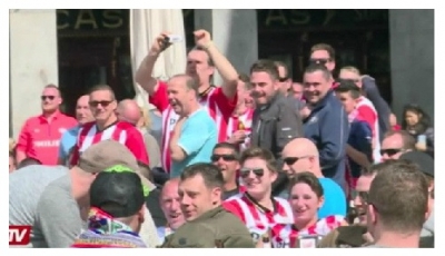 Las humillantes acciones de unos seguidores del PSV Eindhoven contra un grupo de mujeres mendigas en España