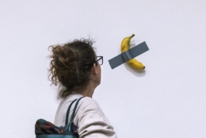 Cómo un plátano viral envuelto en cinta adhesiva llegó a valer un millón de dólares