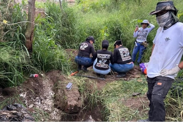Suman 48 bolsas localizadas en fosa de Arroyo Hondo