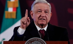 Tras reciente escándalo, López Obrador dijo que la información &quot;es falsa, es una calumnia&quot;.