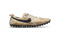 Coleccionista paga casi medio millón de dólares por un par de zapatillas Nike de 1972