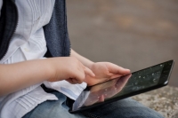 Los padres estaba muy molestos porque pasaba muchas horas jugando con el dispositivo.