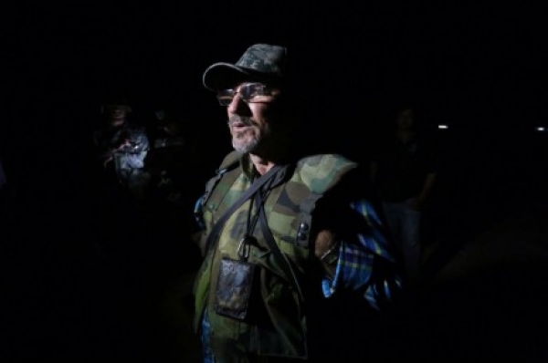 Hipólito Mora en La Ruana, unas horas después de que uno de sus hijos muriera durante un enfrentamiento. Foto: Armando Solís/Xinhua