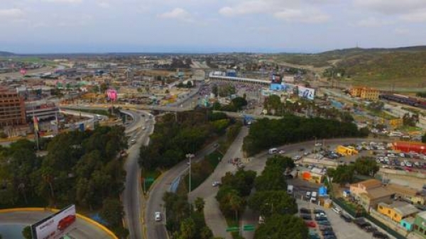 La garita internacional de San Ysidro, California, limítrofe con Tijuana, estuvo ayer casi vacía, luego de que el movimiento Unas Horas por México difundió una iniciativa para no atravesar temporalmente el puente ni realizar compras en el país vecino
