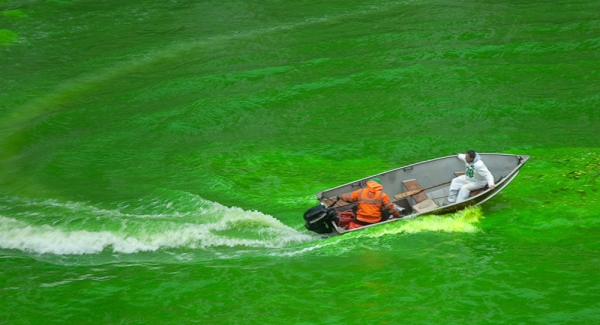 ¿Por qué los ríos en Francia se tiñeron de verde fluorescente?