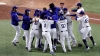Los mexicanos Víctor González y Julio Urías hicieron un gran juego para que los angelinos lograran la corona.