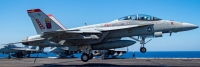 Las fuerzas armadas yemeníes derriban un avión F-18 estadounidense y atacan un portaaviones en el Mar