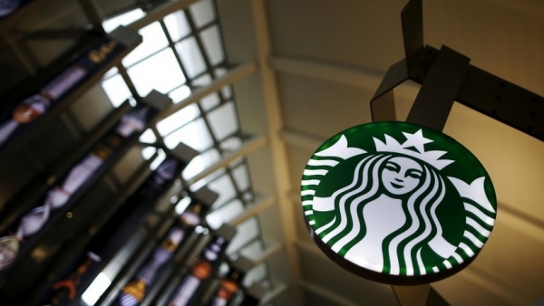 Polémica en EE.UU. por la detención de dos afroamericanos en Starbucks &quot;por no pedir nada&quot;