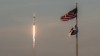 Un cohete SpaceX Falcon 9 despega desde el Centro Espacial Kennedy.