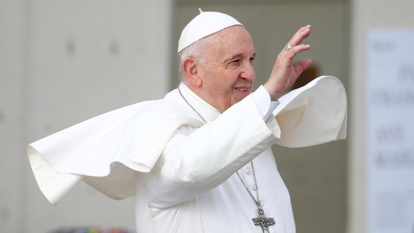 El papa Francisco saluda durante la audiencia general semanal en el Vaticano, 29 de mayo de 2019.