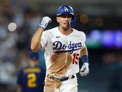 Austin Barnes le dio el triunfo a los Dodgers con su primer jonrón del año.