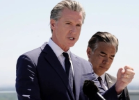 El gobernador de California, Gavin Newsom, no se oculta del presidente Trump.